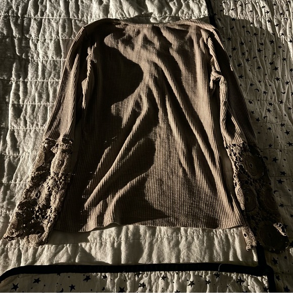Kancystore brown long sleeve shirt with lace sleeves. Size M. - Picture 5 of 6